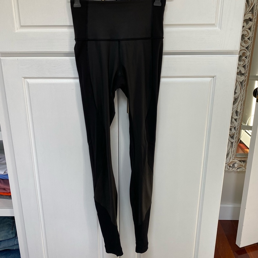 Lululemon Women’s Size 4 Black on Black Leggings